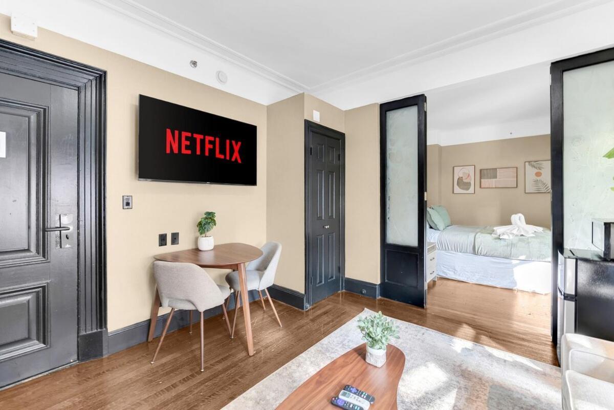 Highly Desired Times Square With Gym Appartement
